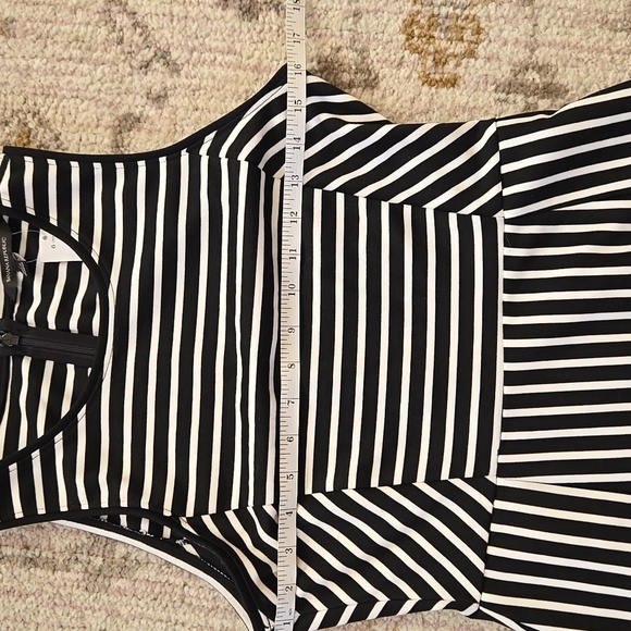 NWT Banana Republic Black/White Stripe Knit Dress Size 2 - Picture 6 of 9